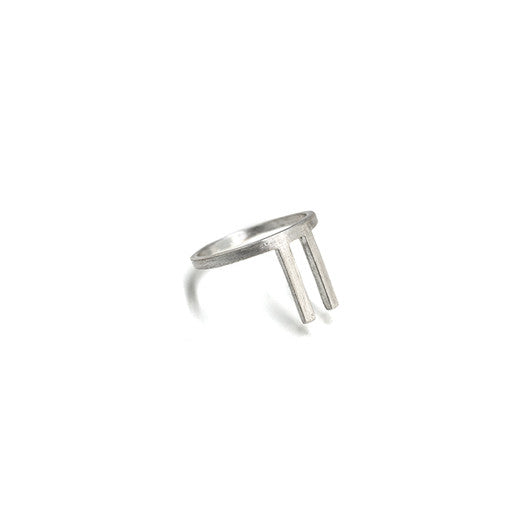 Cai – Cradle Ring Jewelry